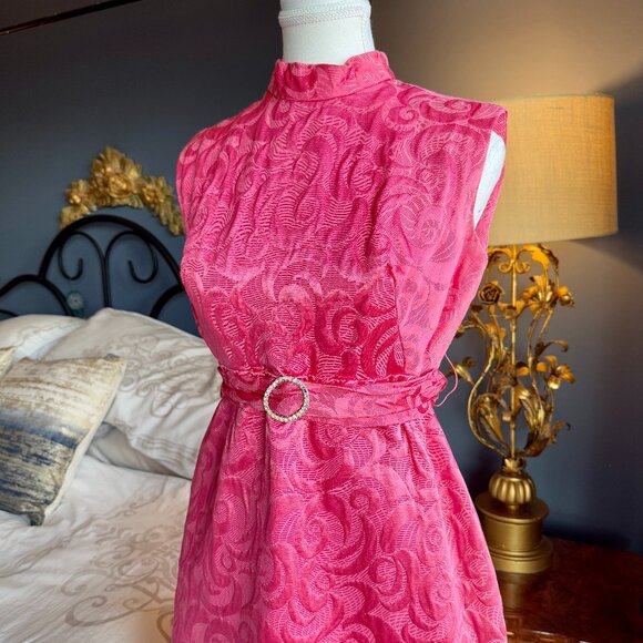 Vintage 1950s-1960s Pink Swirl Jacquard High Neck Sleeveless Dress - Picture 4 of 12